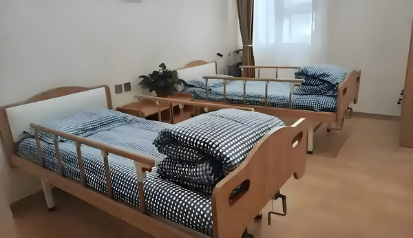 入深圳户口有年龄限制_变态男躲女神床下，尺度生猛的日本电影！ 缺少拓土苦于开疆一匹的&